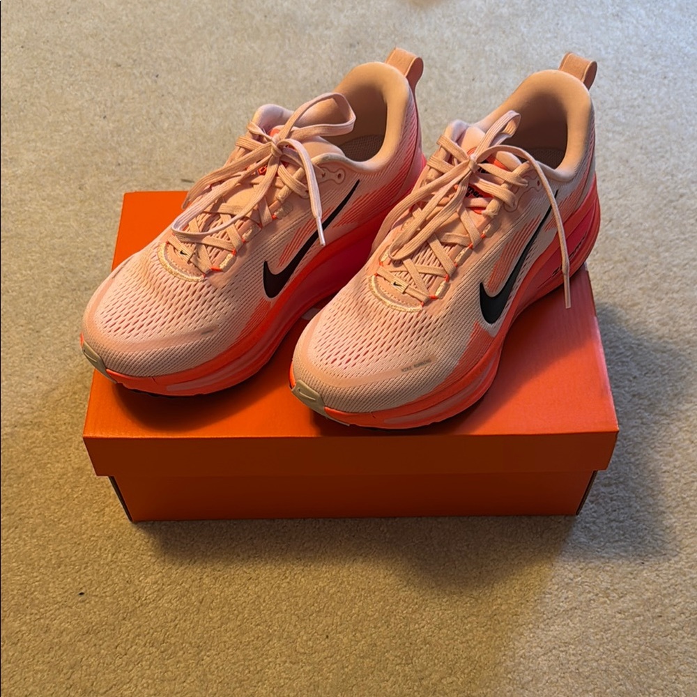 Nike Vomero 18 (W 9.5) Atmosphere / Black (Pink)